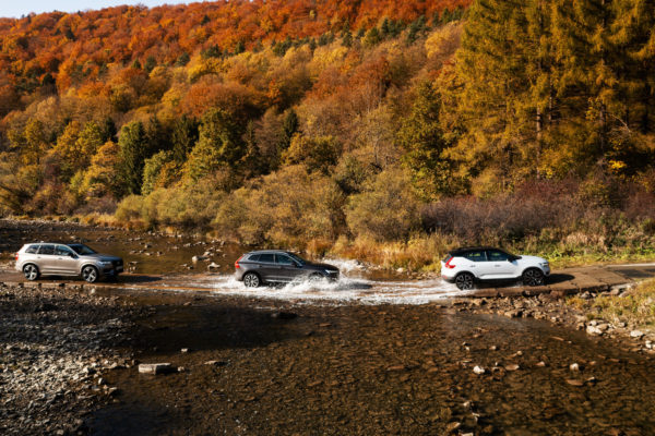 Volvo XC40 XC60 XC90 las rzeka